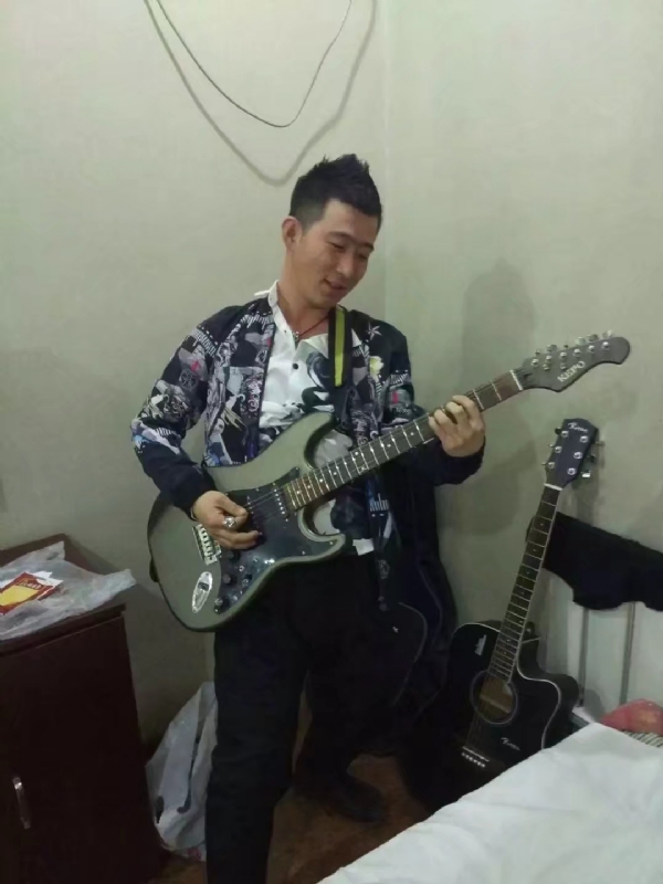 小吉他的第一张照片--四平王婆说媒
